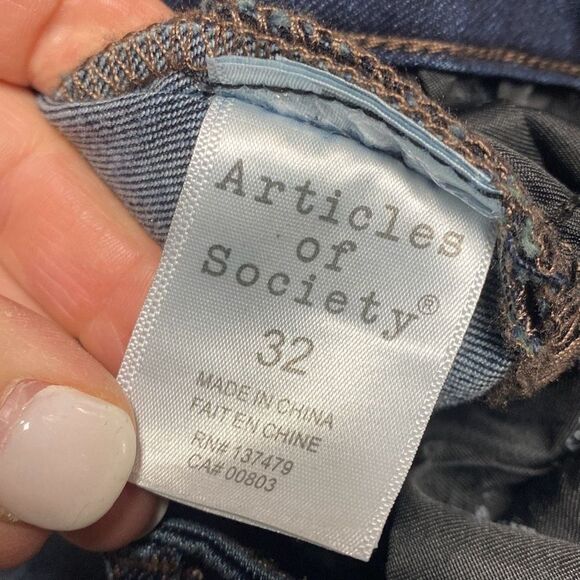 Articles Of Society High Rise Cropped Frayed Hem Jeans Size 32 NEW - Picture 5 of 7